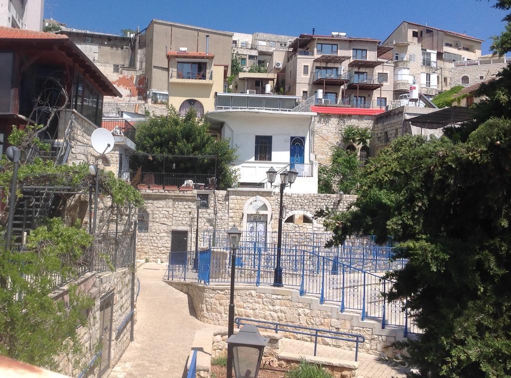 Off The Square Hotell Safed Eksteriør bilde