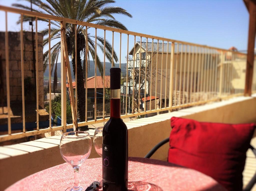 Off The Square Hotell Safed Eksteriør bilde