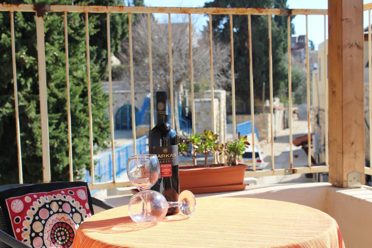 Off The Square Hotell Safed Eksteriør bilde