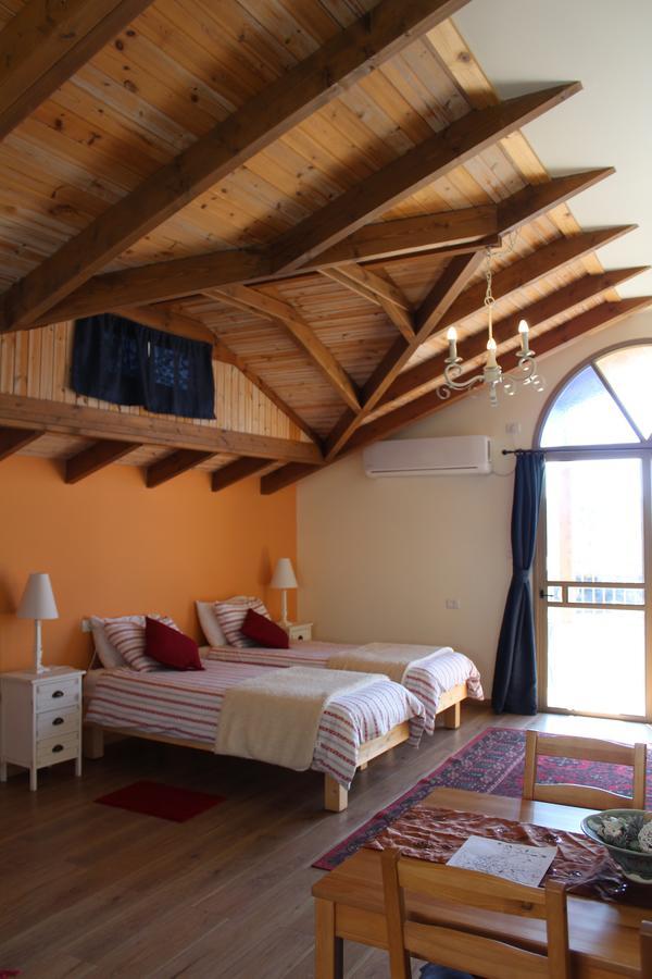 Off The Square Hotell Safed Eksteriør bilde